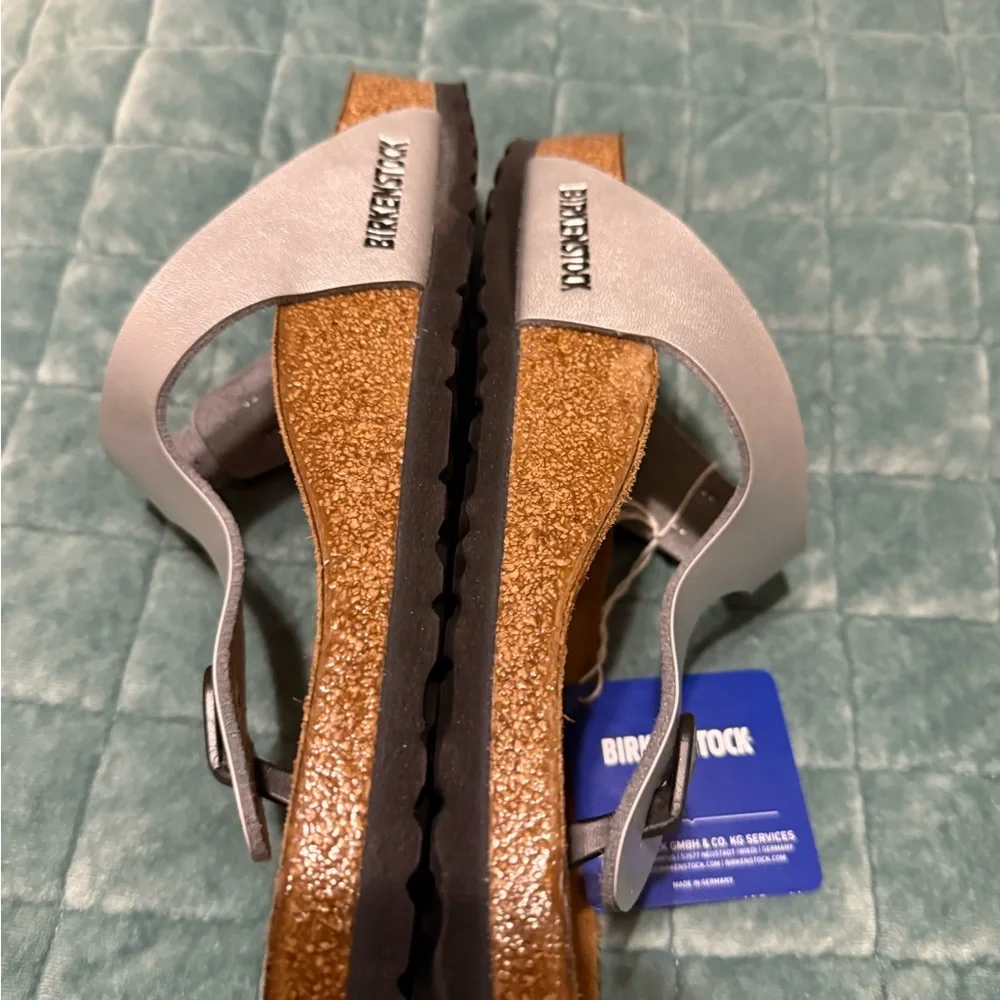 Birkenstock silver Gizeh Sandal NWT SIZE WOMEN 39 - Picture 3 of 5